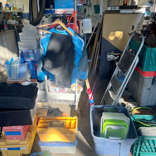 MOVING SALE – LOTS OF FREE ITEMS!